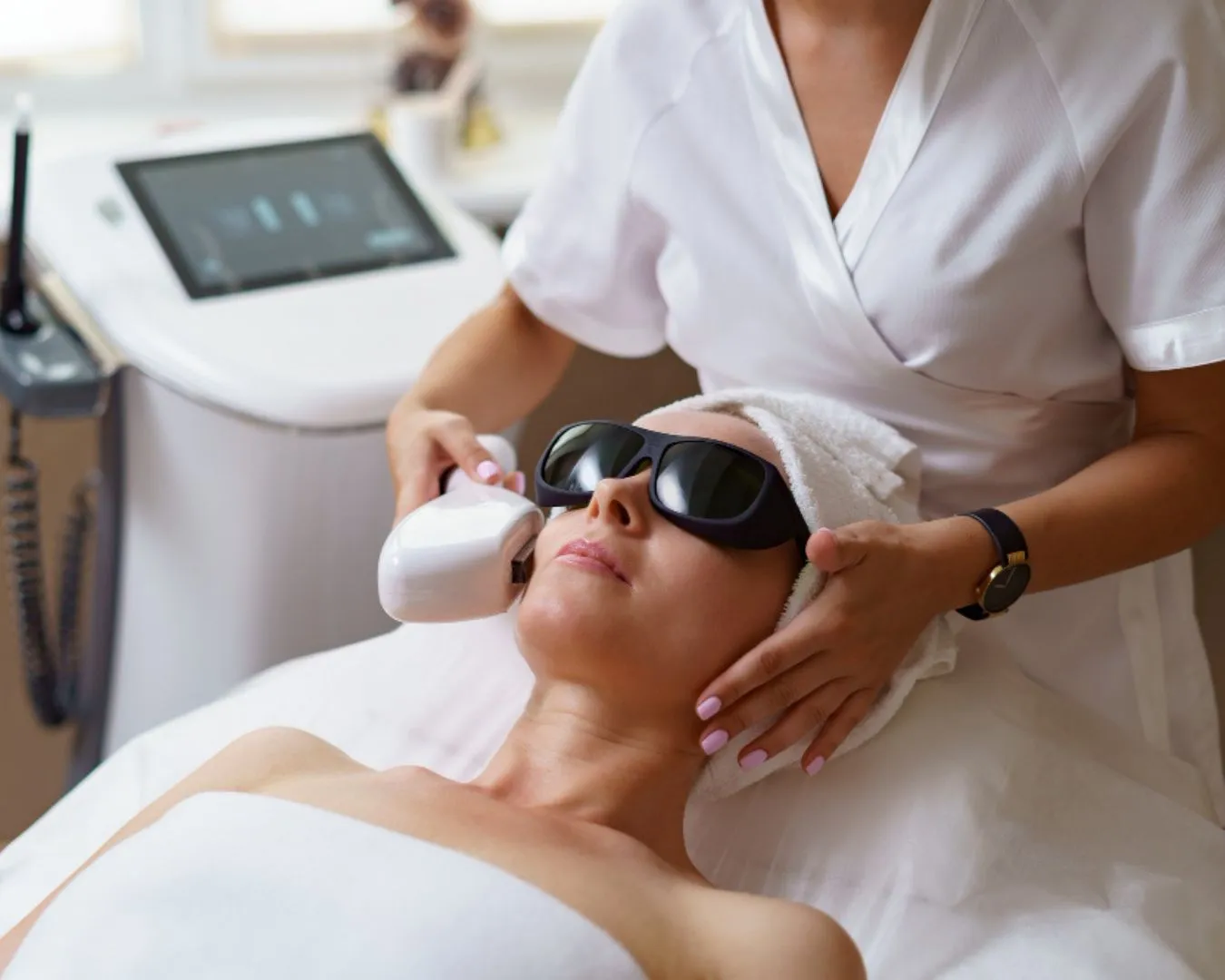 radiance_blog_portada_How_Often_Should_Women_Get_Facial_Laser_Hair_Removal