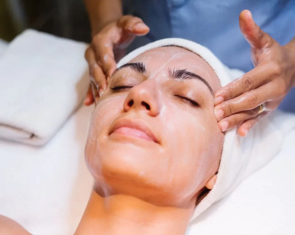 radiance_blog_portada_señales_de_que_necesitas_una_limpieza_facial_profunda